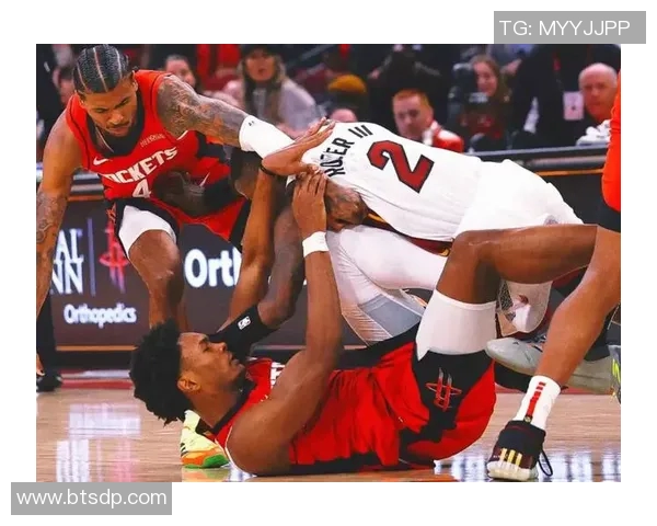 森林狼与火箭激战正酣双方球员拼劲十足展现精彩对决